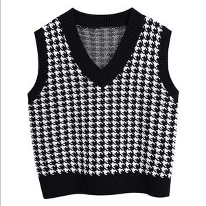Black & White Houndstooth Sweater Vest!